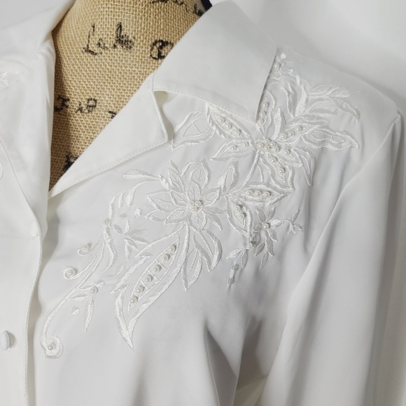 Liz Baker White Floral Embroidery Monochromatic Button Down Shirt - Picture 2 of 13
